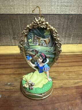 Hallmark Disney 1998 Snow White Christmas Keepsake Ornament Enchanted Memories